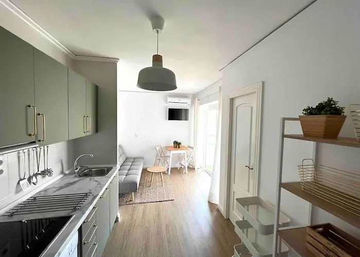 Junto Al Mar دينايا