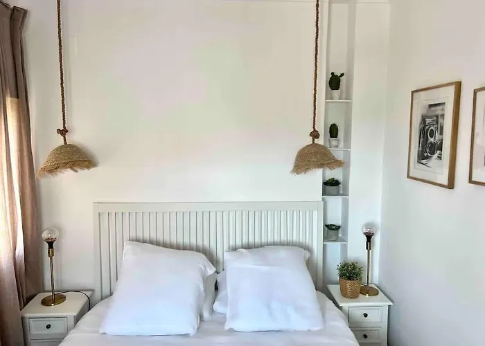 Junto Al Mar * دينايا