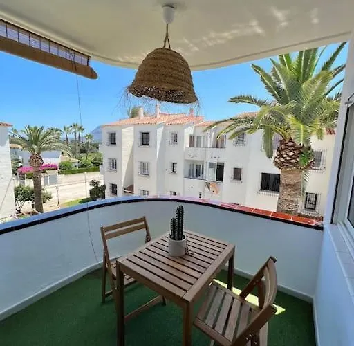 Junto Al Mar دينايا