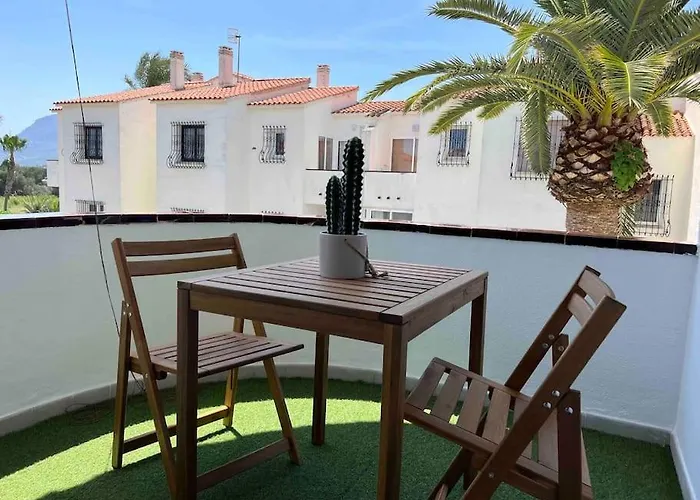 Junto Al Mar دينايا